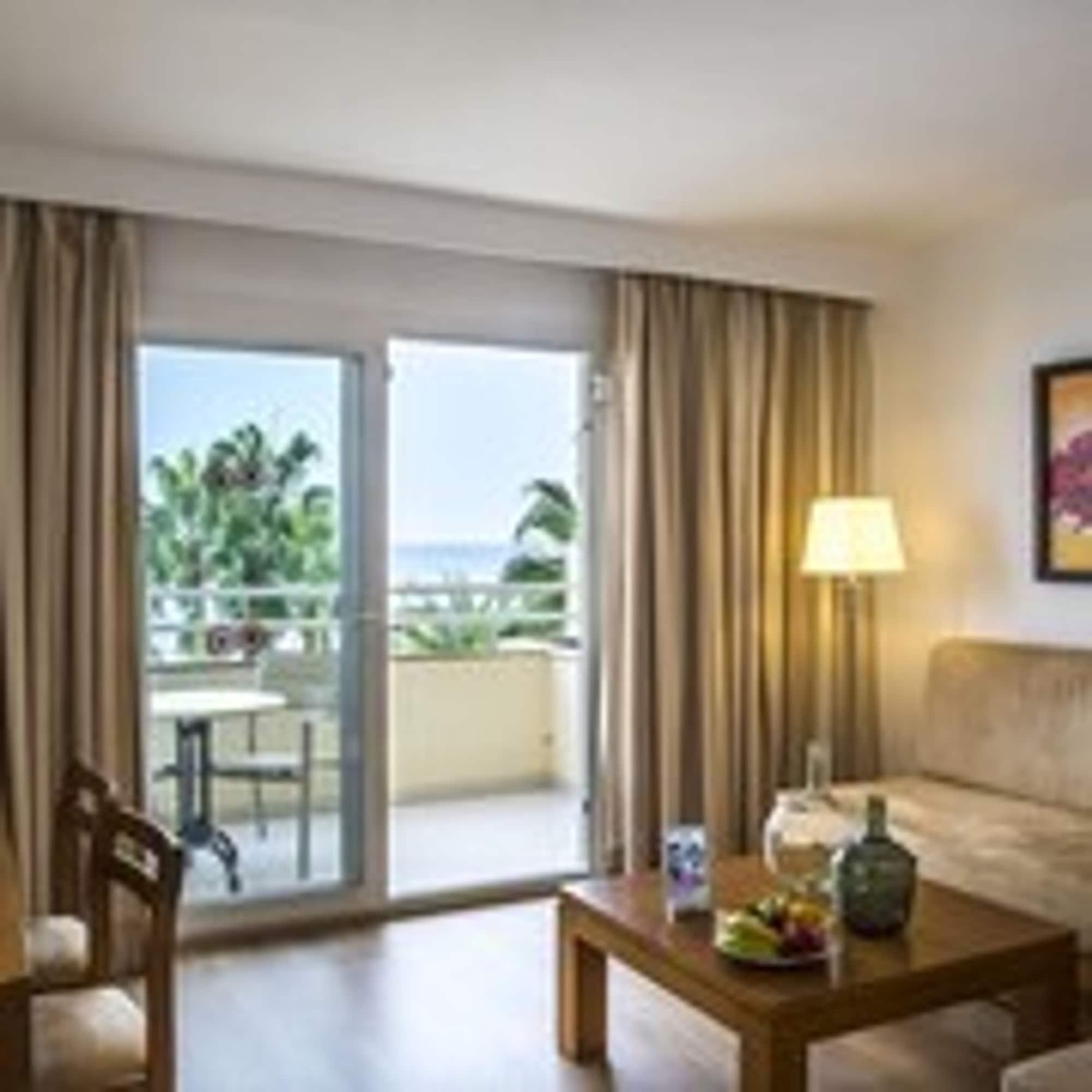 Cabot Cap De Mar Hotel Кала Бона Екстериор снимка
