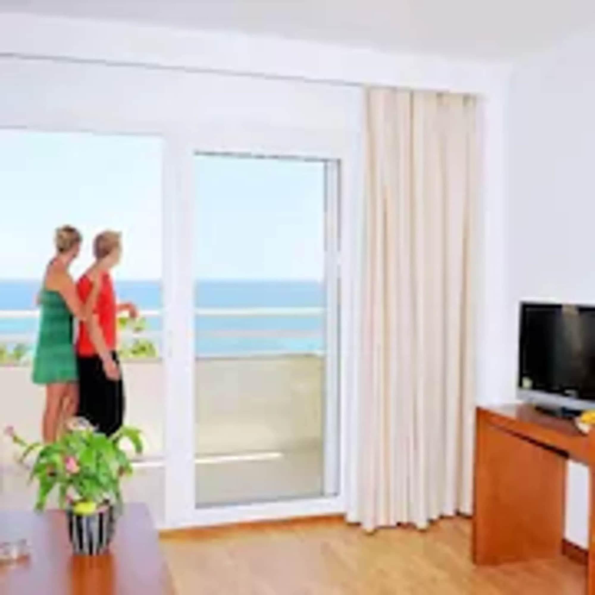 Cabot Cap De Mar Hotel Кала Бона Екстериор снимка