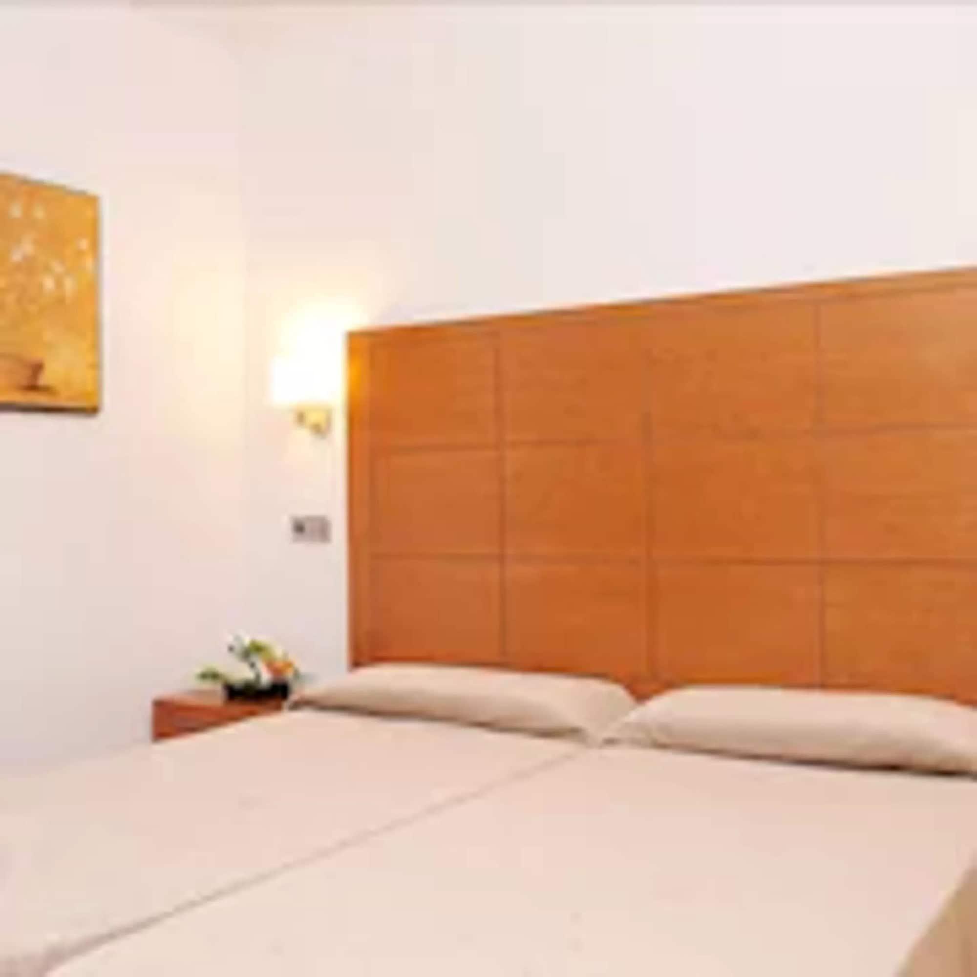 Cabot Cap De Mar Hotel Кала Бона Екстериор снимка