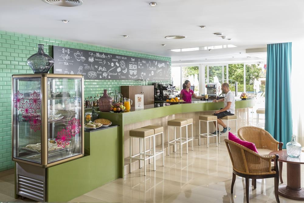 Cabot Cap De Mar Hotel Кала Бона Екстериор снимка